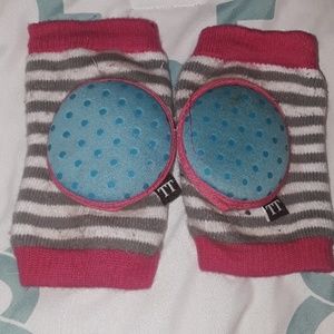 Crawl. Knee protectors